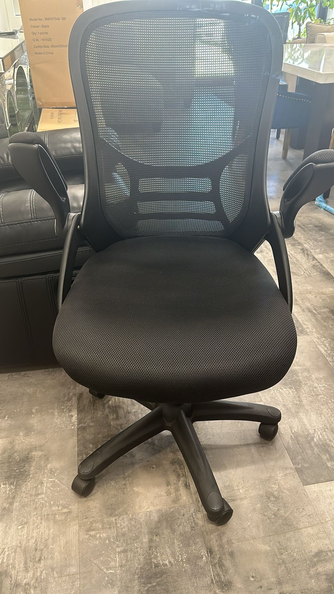 Black-mesh-office-chair